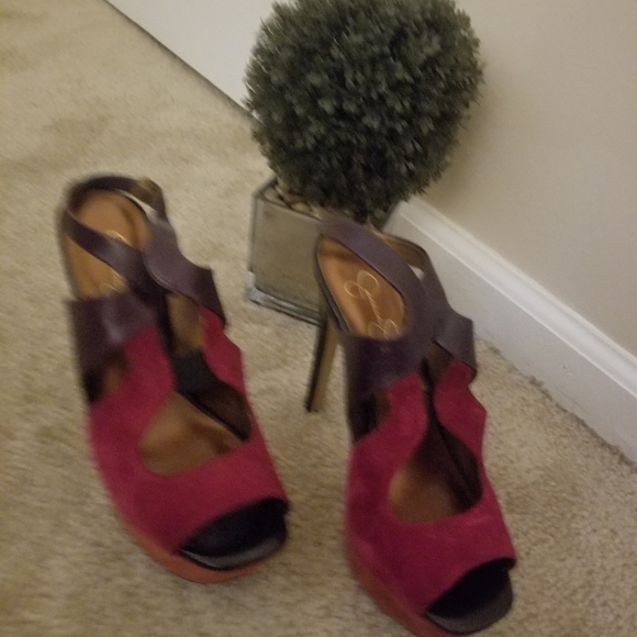 Shoes - Picture 1 of 8
